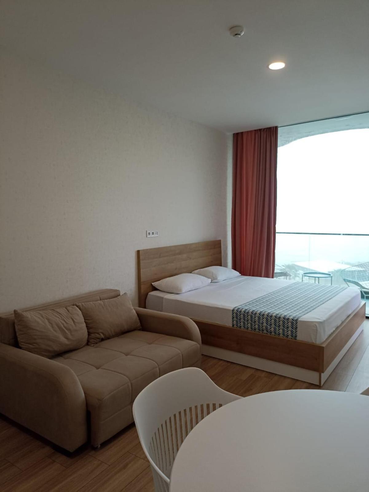 Hotel Navi Batumi Exteriör bild