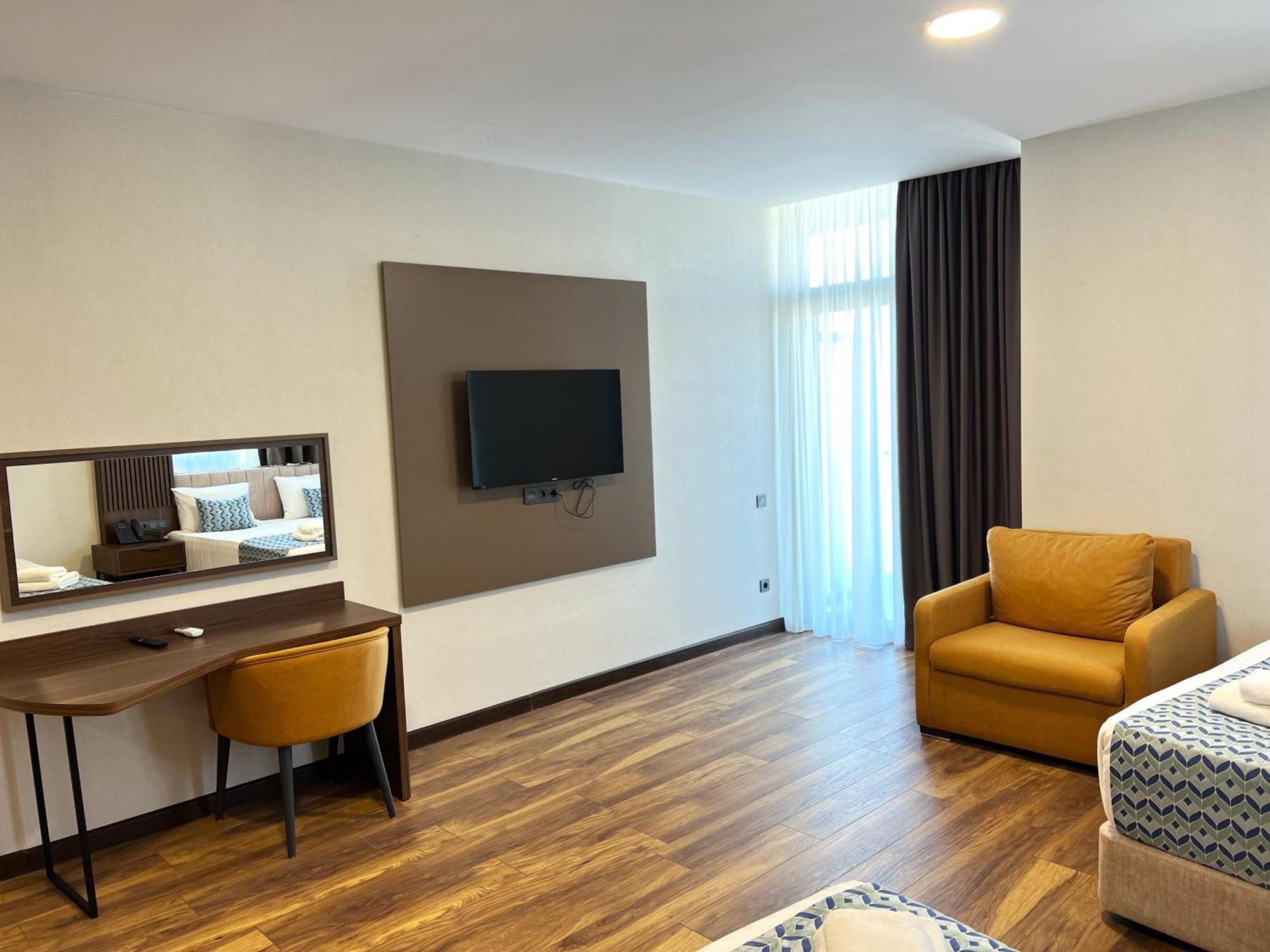 Hotel Navi Batumi Exteriör bild